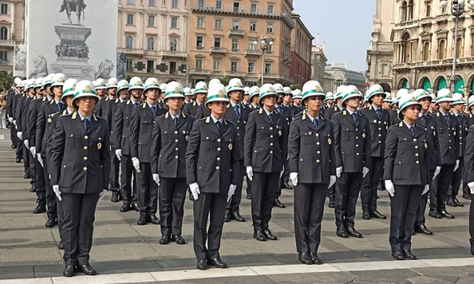 Parata della Polizia Locale in Piazza del Duomo