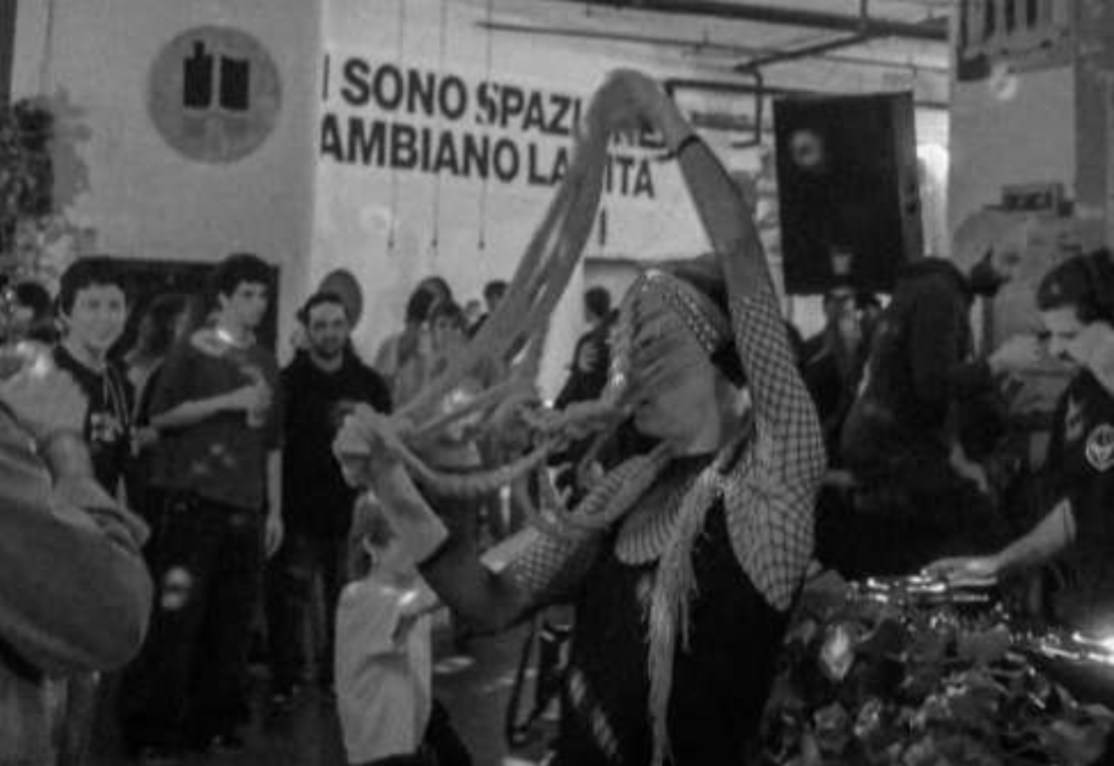 Urban Dancing Prophets in scena durante i Rituali Notturni alla Redazione Scomodo Roma